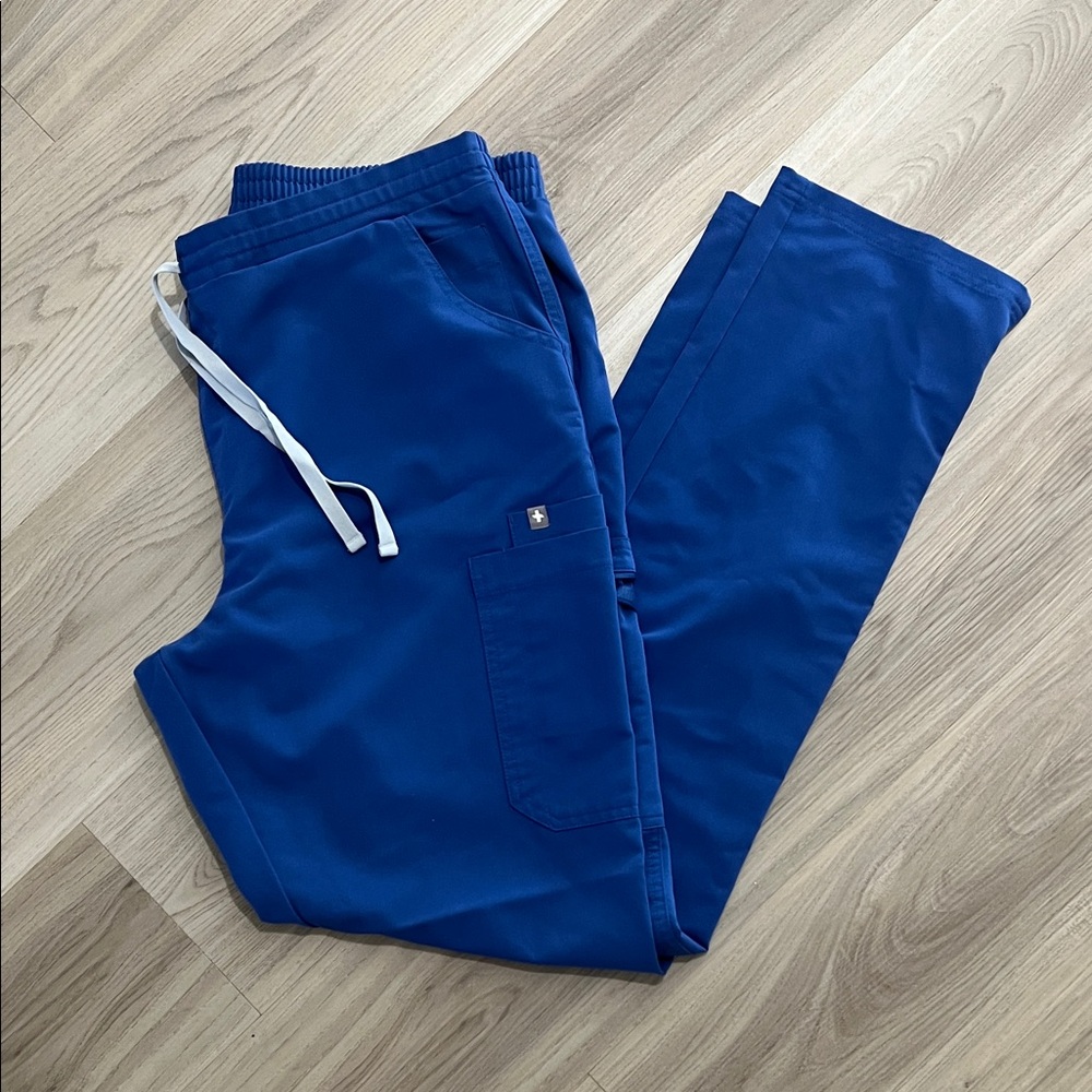 Figs Women's Scrub Set - Picture 4 of 5